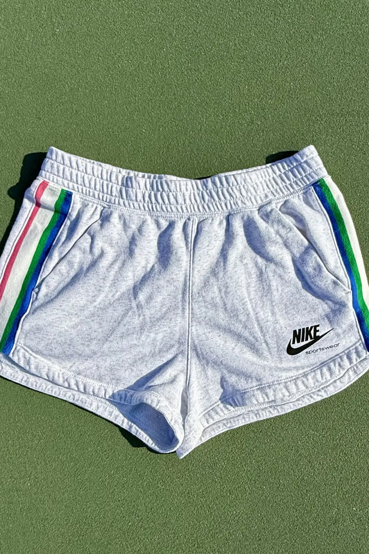 Vintage Nike Women's Shorts - Size Small